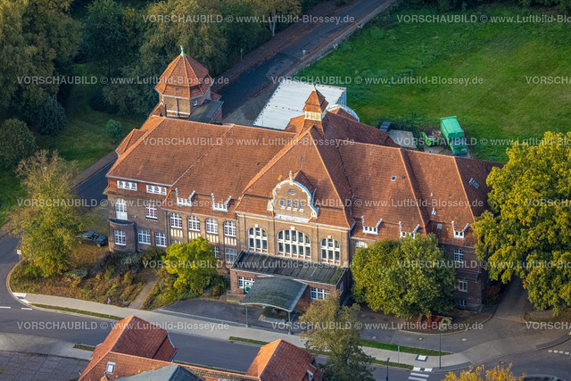 Bedburg-Hau241014601 | Luftbild, LVR-Klinik, Haus Wirtschaftsverwaltung und Küche am Buchenweg, herbstlicher Wald, Hau, Bedburg-Hau, Niederrhein, Nordrhein-Westfalen, Deutschland