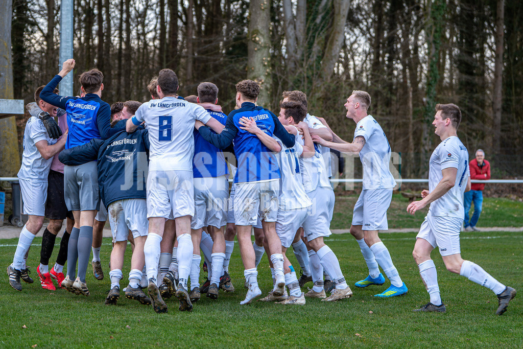 Fußball I Herren I Saison 2025-2026 I Halbfinale Kreispokal VEC I  BW Langförden - TV Dinklage II I 19889 | jns.sportfotos - Realisiert mit Pictrs.com