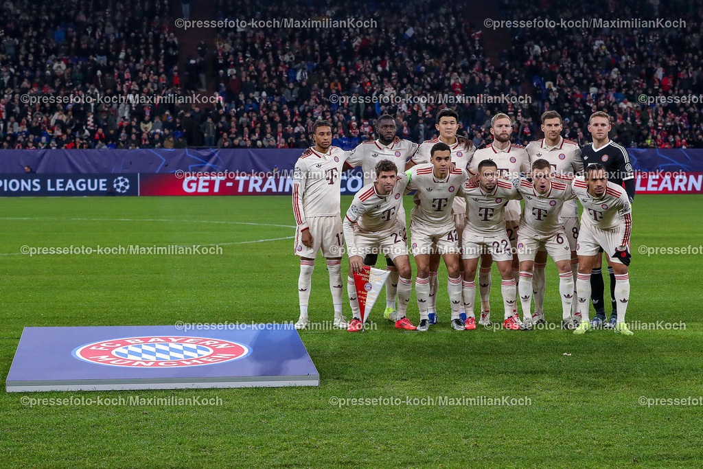 UCL10122402173 | 10.12.2024, Fußball, UEFA Champions League, Schachtar Donezk - FC Bayern München, Arena AufSchalke Gelsenkirchen, 8. Spieltag Saison 2024 2025: Teamfoto FC Bayern München mit der Startelf Hintere Riehe vL: Michael Olise (FC Bayern München, 17), Dayor Upamecano (FC Bayern München, 2), Minjae Kim (FC Bayern München, 3), Konrad Laimer (FC Bayern München, 27), Leon Goretzka (FC Bayern München, 8), Daniel Peretz (FC Bayern München, 18) Vordere Reihe v.L: Thomas Müller (FC Bayern München, 25), Jamal Musiala (FC Bayern München, 42), Raphael Guerreiro (FC Bayern München, 22), Joshua Kimmich (FC Bayern München, 6), Leroy Sane (FC Bayern München, 10) DFB regulations prohibit any use of photographs as image sequences and or quasi-video.