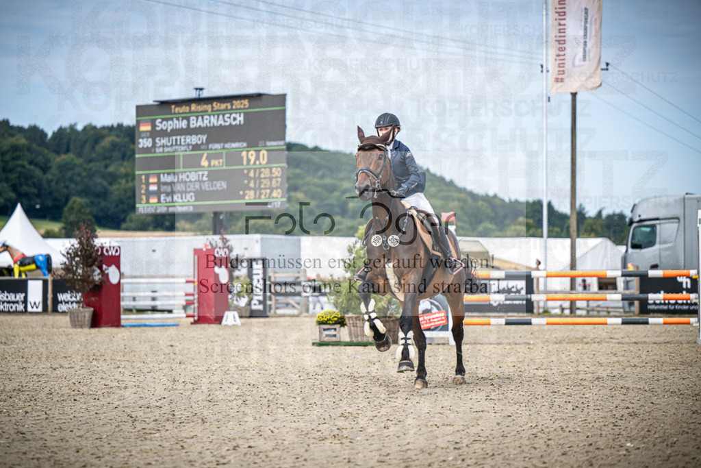 DOS_9018 | Entdecke hochwertige Reitturnierfotos von Foto Oger. Professionell, emotional und authentisch – jetzt Lieblingsmomente im Shop bestellen.Deutschlandweite Turnierfotografie. - Realisiert mit Pictrs.com
