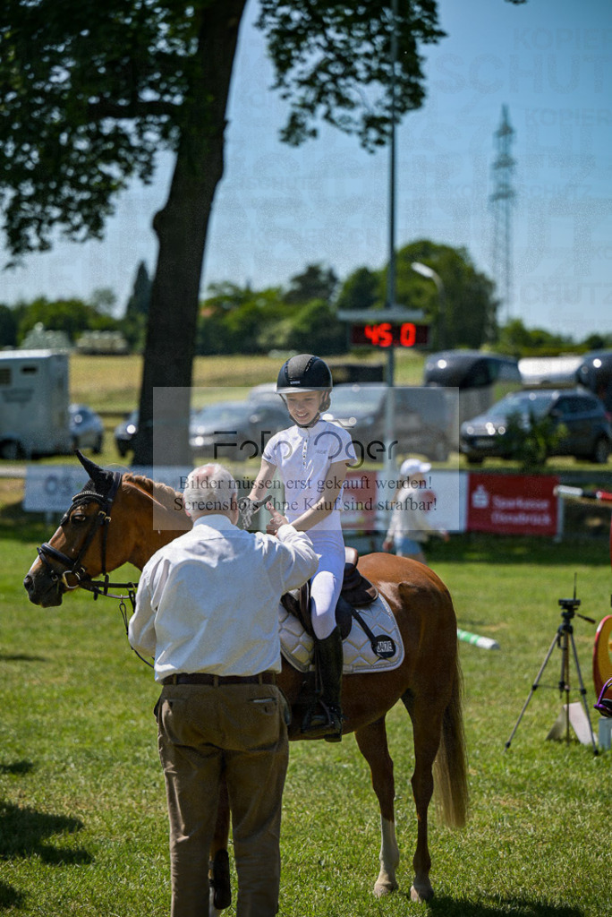 Reitturnier Voxtrup | Entdecke hochwertige Reitturnierfotos von Foto Oger. Professionell, emotional und authentisch – jetzt Lieblingsmomente im Shop bestellen.Deutschlandweite Turnierfotografie. - Realisiert mit Pictrs.com