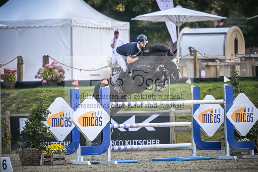 DOS_3439 | Entdecke hochwertige Reitturnierfotos von Foto Oger. Professionell, emotional und authentisch – jetzt Lieblingsmomente im Shop bestellen. - Realisiert mit Pictrs.com