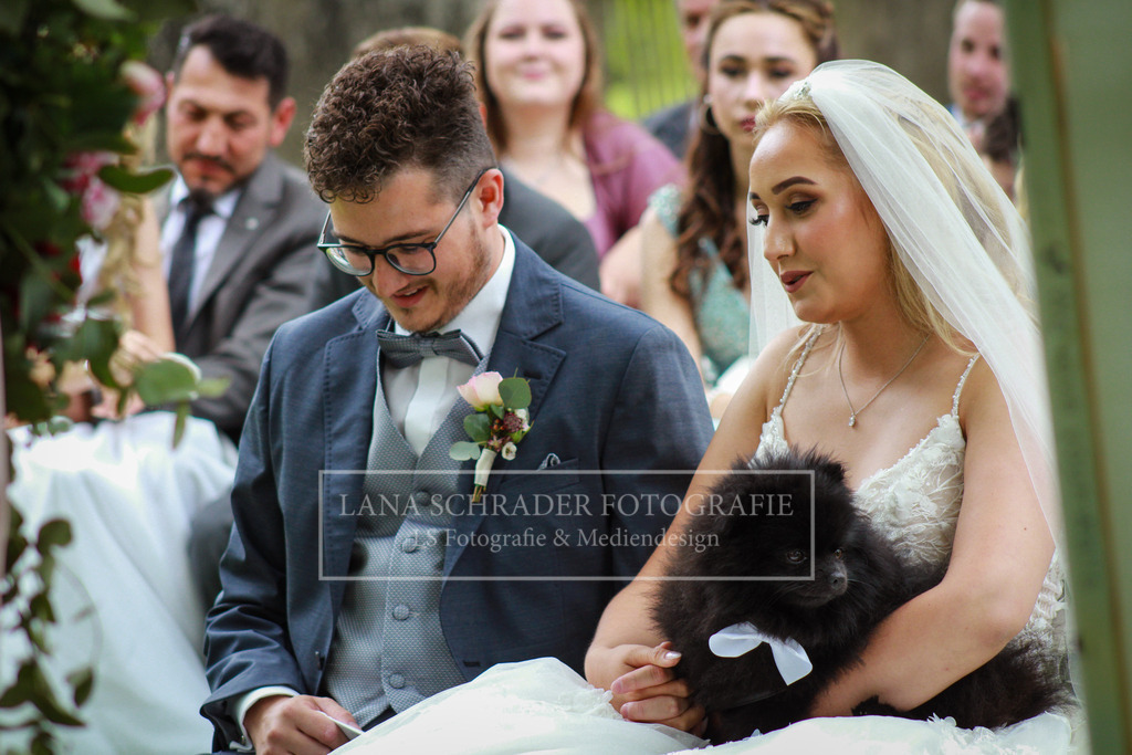 Hochzeit Sven _ Evi 08.07.22 Freie Trauung-01 | lanaschraderfotografie - Realisiert mit Pictrs.com