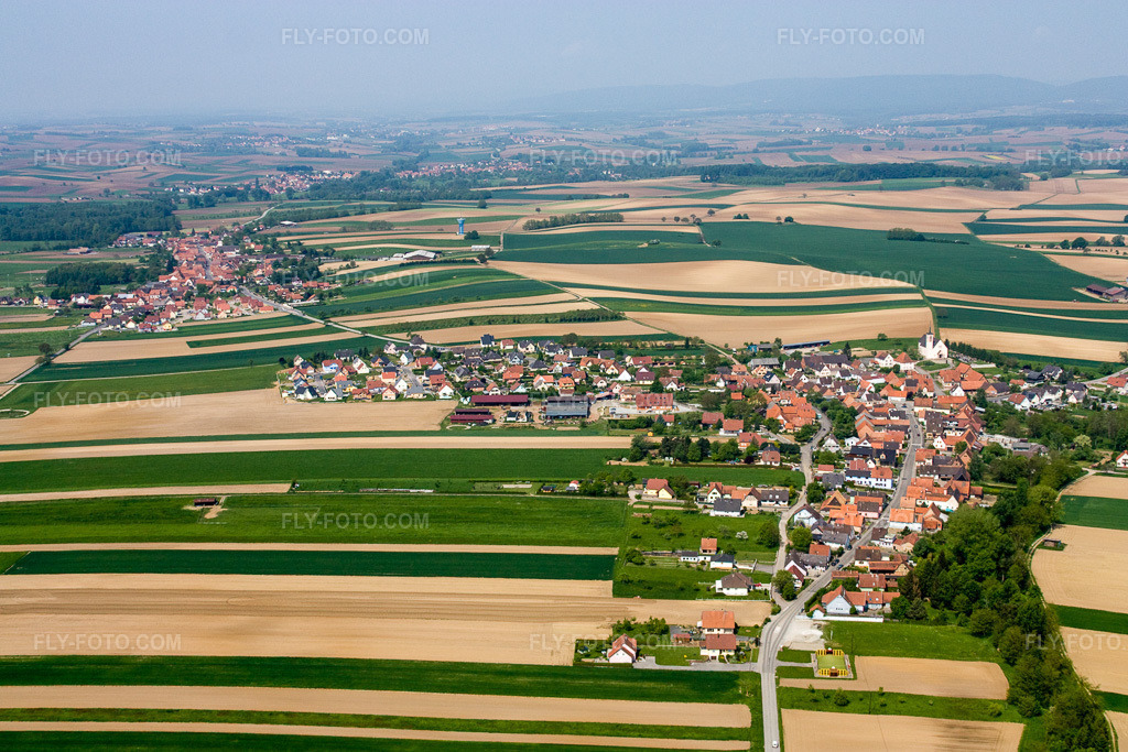 Aerial view: Agricultural fields and arable land in Stundwiller in the state Bas-Rhin, France. – Photo: IMG_18104.jpg taken on 05/03/2009 by Werner Riehm/FLY-FOTO.com – Resolution of the original: 4272 x 2848 px