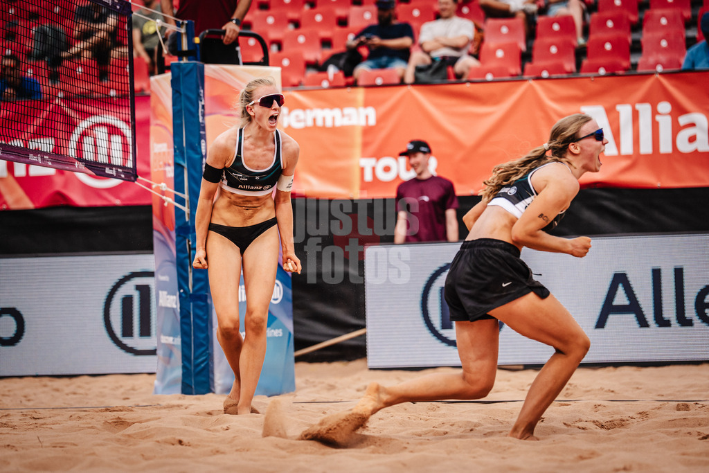 Beachvolleyball | Frauen | Allianz German Beach Tour 2025 | Tourstop München | 03.07.2025 | v.l. Giulia Deißenberger und Josefine Schäkel jubeln
