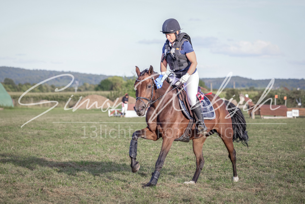 20250906-_3LI8194 | Tierfotografie Pferde, Hunde, Katzen, Haustiere.
Turnierfotografie Reitturniere, Reiten, Springreiten, Dressur in Hanau, dem Main-Kinzig-Kreis und dem Rhein-Main- Gebiet um Frankfurt