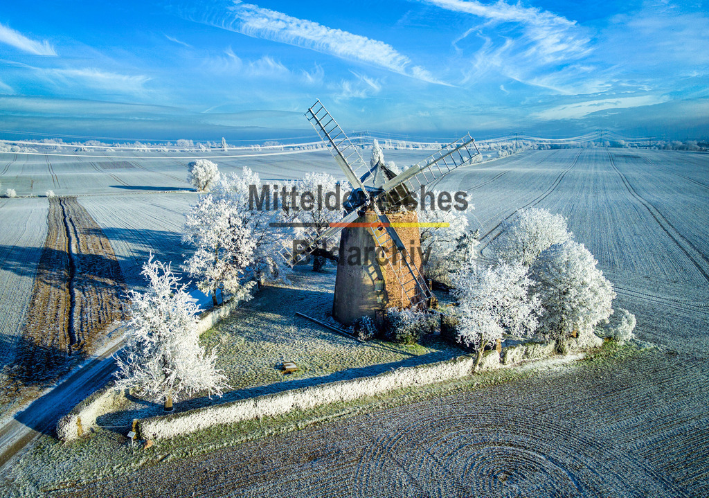 Windmühle Niederndodeleben im winter mit Schleierwolken in blau-3 | Niederndodeleben - Realisiert mit Pictrs.com