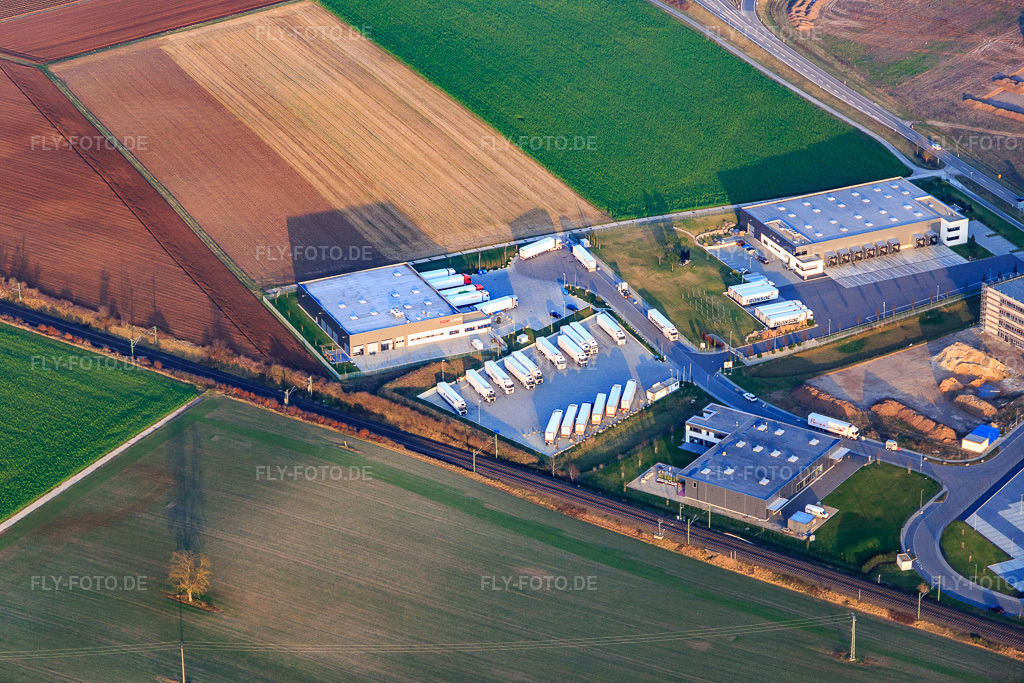 Luftbild: Markthalle 5 in Rülzheim im Bundesland Rheinland-Pfalz in Deutschland. – Foto: IMG_104543.jpg vom 14.01.2018 durch Werner Riehm/FLY-FOTO.de – Auflösung des Originals: 5472 x 3648 px – TOMSLOT88 * Provider