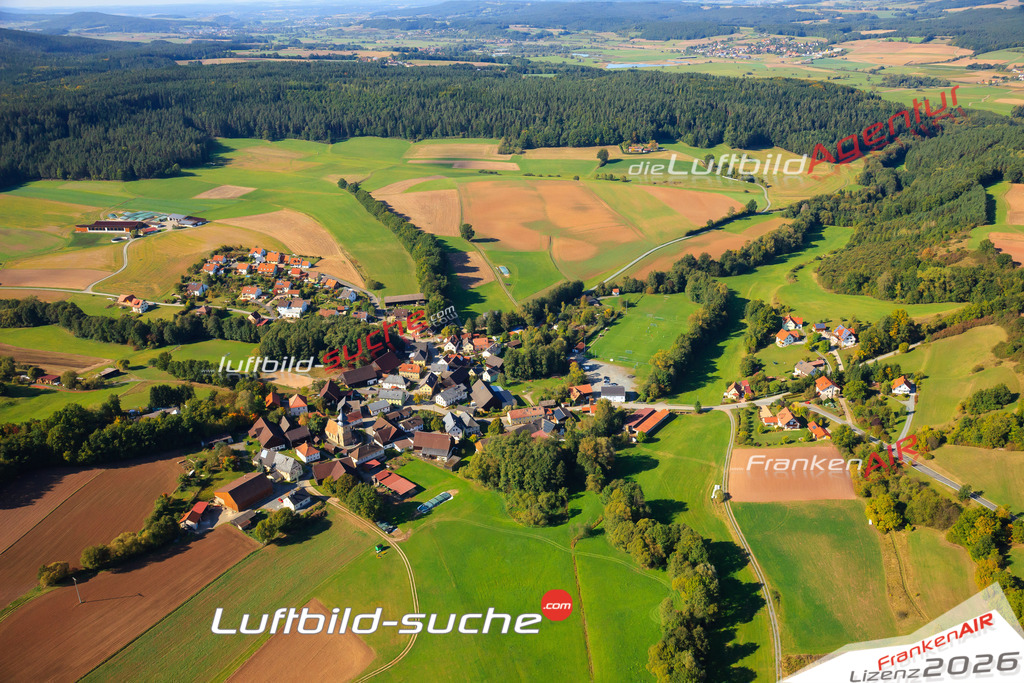 Die Luftaufnahme Motschenbach - Mainleus wurde vom UL-Flugzeug (keine Drohne) aus fotografiert.Hohe Druck- Auflösung-die Geschenkidee!