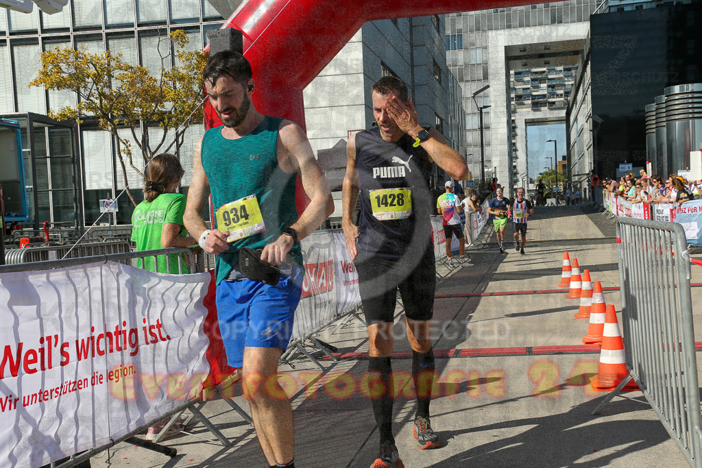 240921_1515_EX1_4808 | Sportfotografie im Rhein-Sieg Kreis, Köln, Bonn, NRW, Rheinland Pfalz, Hessen, etc. Unser Tätigkeitsfeld umfasst den Laufsport vom Volkslauf über den Marathon, Duathlon, Triathon bis zum Ultralauf wie Kölnpfad Ultra oder Schindertrail.