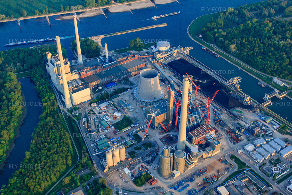 Luftbild: Baustelle zur Erweiterung des Rheinhafen-Dampfkraftwerk Karlsruhe der EnBW Energie Baden-Württemberg AG im Ortsteil Daxlanden in Karlsruhe im Bundesland Baden-Württemberg in Deutschland.Foto: IMG_40251.jpg vom 22.04.2011 durch Werner Riehm/FLY-FOTO.deAuflösung des Originals: 4752 x 3168 pxWWW.ENBW.COM