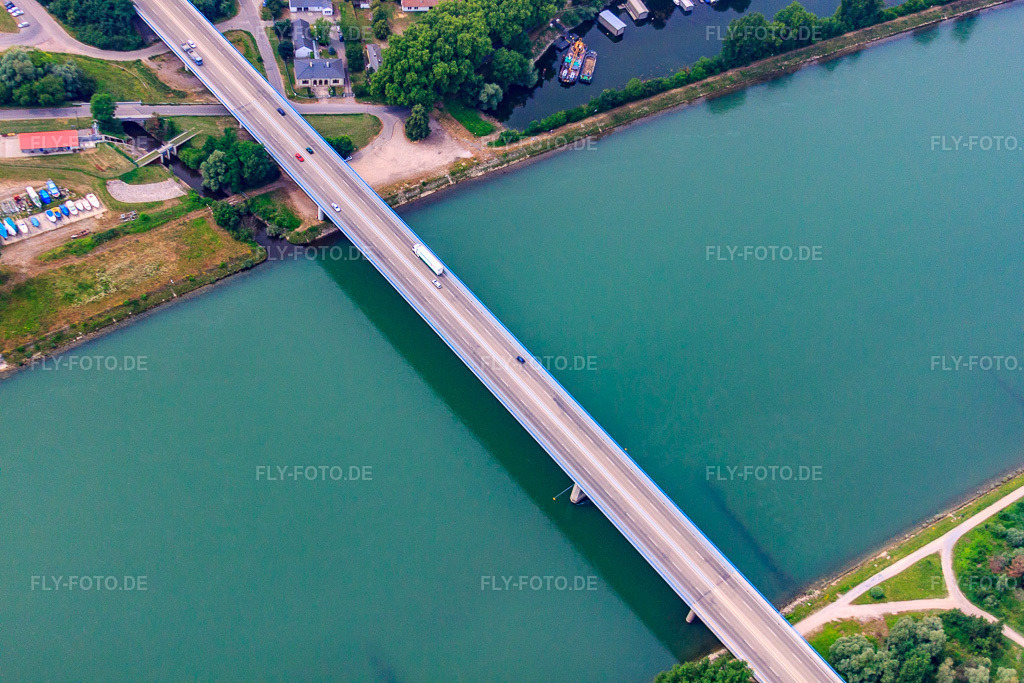 Luftbild: Rudolf-von-Habsburg-Rheinbrücke für die B35 in Germersheim im Bundesland Rheinland-Pfalz in Deutschland. Foto: IMG_29850.jpg vom 02.07.2010 durch Werner Riehm/FLY-FOTO.de