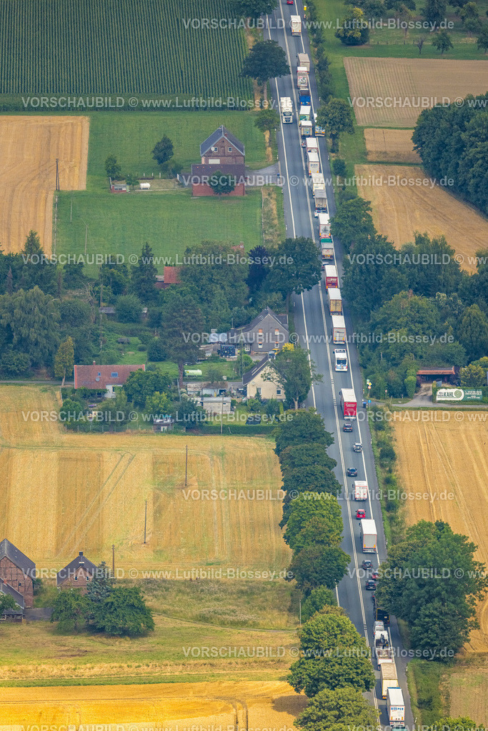 Hamm250701855Rhynern | Luftbild, Werler Straße (B63) LKW Stau Straßenverkehr, Stadtbezirk Rhynern, Hamm, Ruhrgebiet, Nordrhein-Westfalen, Deutschland