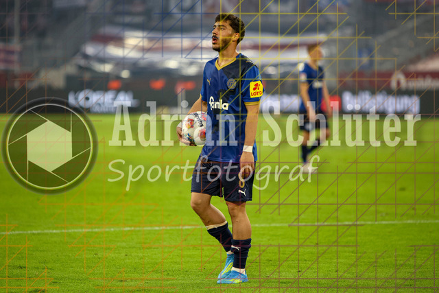 10.04.2026, GER, Fussball, Herren, 2. BL, Saison 2025/2026, Fortuna Düsseldorf - Holstein Kiel | Umut Tohmuc (Kiel) in Aktion am Ball, Einzelaktion 
