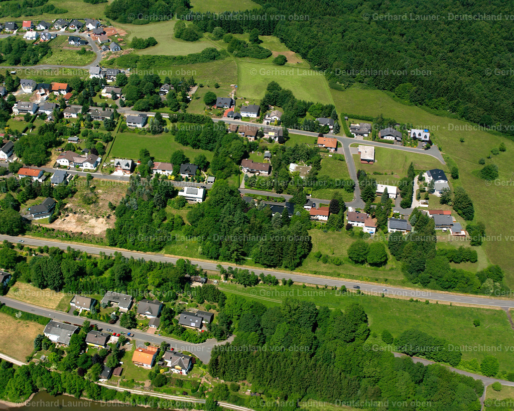 2611056 | DRIEDORF 09.06.2006 Wohngebiet einer Einfamilienhaus- Siedlung  in Driedorf im Bundesland Hessen, Deutschland // Single-family residential area of settlement  in Driedorf in the state Hesse, Germany Foto: Gerhard Launer