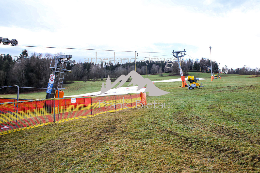 OE7A6609 | der Glasberg in Zwiesel, besondert für Kinder und Familien beliebt, bietet derzeit keine Möglichkeit für den Wintersport