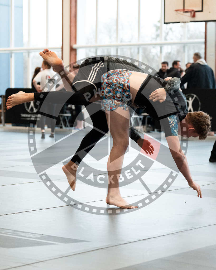 20251129PBB8141 | Fighters compete during the luta livre competition ILLCS XI winter edition on November 29, 2025 in Hannover, Germany.