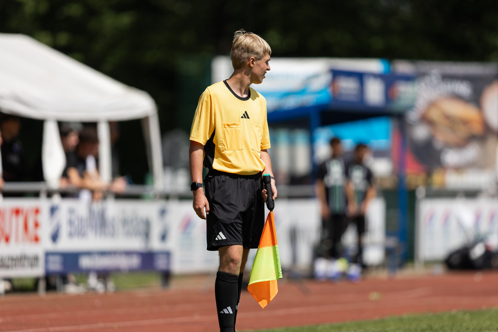 Fußball I Männer I 40. Pfingscup Hollage I 13110 | realhellocedii - Realisiert mit Pictrs.com
