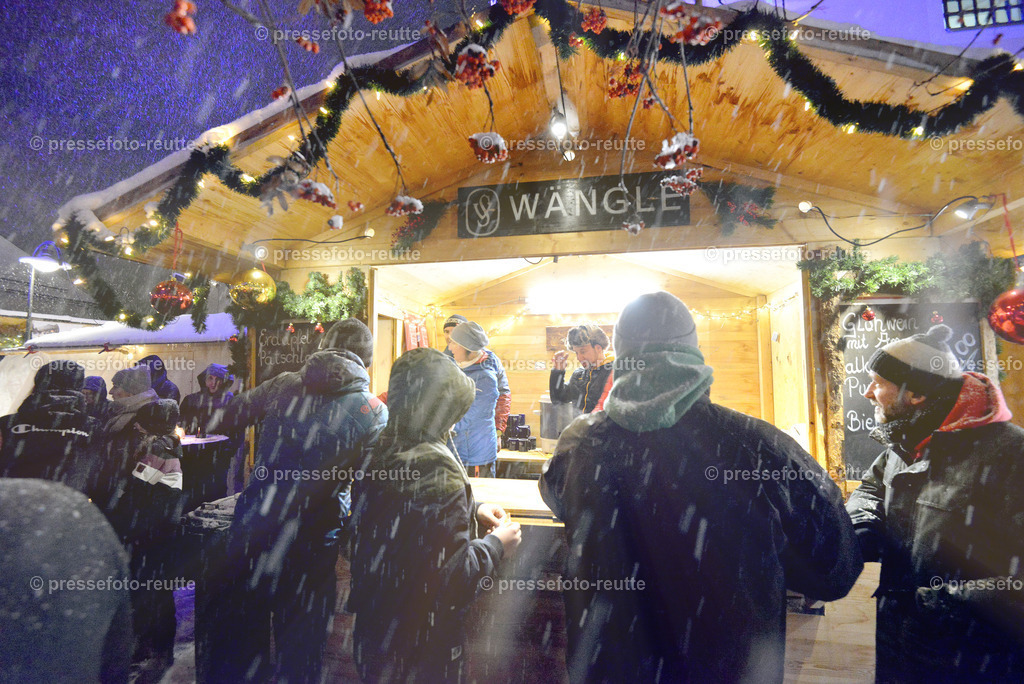 -09-news-2022-Dez10-Weihnachtsmarkt-Reutte-WTV_6544 | Info aus dem Bezirk Reutte/Ausserfern Tirol sowie eine umfangreiche Bilddatenbank über die gesamte Region: Lechtal, Talkessel Reutte, Tannheimertal, Zwischentoren. Lech, Plansee, Zugspitze, Grenztunnel, B179, Fernpassstraße, Verkehr, Lawinen, Tradition, - Realisiert mit Pictrs.com