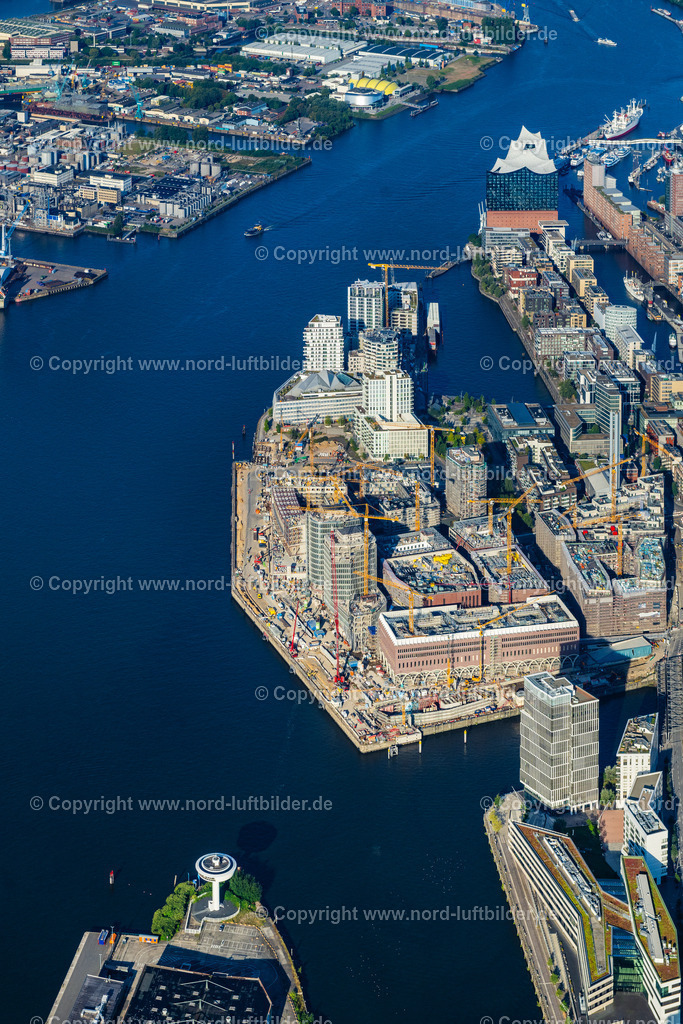 Hamburg_Hafencity_Baustelle_ELS_9874070923 | HAMBURG 21.08.2023 Baustelle zum Neubau des Gebäudekomplexes des Einkaufszentrum am Überseequartier am Chicagokai - Osakaallee im Bereich des ehemaligen Grasbrooks im Ortsteil Hafencity in Hamburg, Deutschland. Weiterführende Informationen bei: CHRISTIAN DE PORTZAMPARC,  Depenbrock Bau GmbH & Co. KG,  F + Z Baugesellschaft, Zweigniederlassung der Hecker Bau GmbH & Co. KG,  Stump-Franki Spezialtiefbau GmbH,  Unibail-Rodamco Germany GmbH,  Unibail-Rodamco ÜSQ Süd Quartiersmanagement GmbH. // Construction site for the new building complex of the shopping center at Ueberseequartier at Chicagokai - Osakaallee in the area of the former Grasbrooks in the Hafencity district in Hamburg, Germany. Further information at: CHRISTIAN DE PORTZAMPARC,  Depenbrock Bau GmbH & Co. KG,  F + Z Baugesellschaft, Zweigniederlassung der Hecker Bau GmbH & Co. KG,  Stump-Franki Spezialtiefbau GmbH,  Unibail-Rodamco Germany GmbH,  Unibail-Rodamco UeSQ Sued Quartiersmanagement GmbH. Foto: Martin Elsen