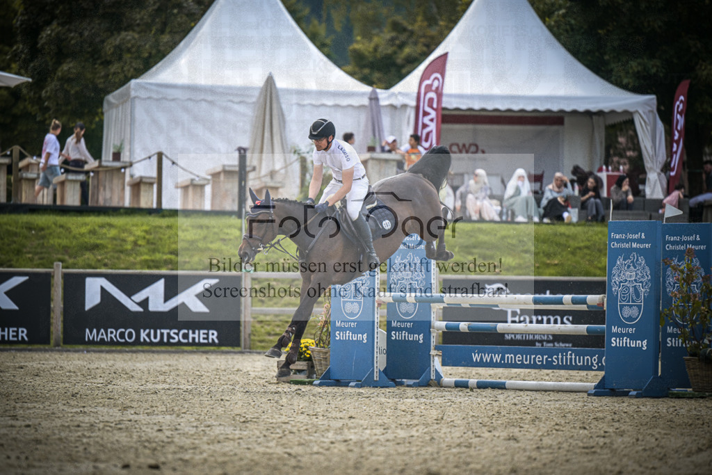 DOS_7180 | Entdecke hochwertige Reitturnierfotos von Foto Oger. Professionell, emotional und authentisch – jetzt Lieblingsmomente im Shop bestellen.Deutschlandweite Turnierfotografie. - Realisiert mit Pictrs.com