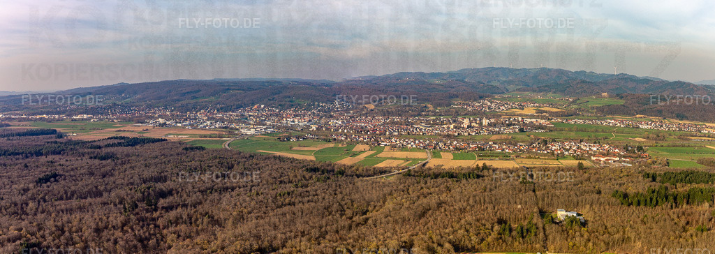 Stadtgebiet mit Außenbezirken und Innenstadtbereich | Luftbild: Stadtgebiet mit Außenbezirken und Innenstadtbereich in Emmendingen im Bundesland Baden-Württemberg in Deutschland. Foto: IMG_113102-Pano.jpg vom 22.03.2019 durch Werner Riehm/FLY-FOTO.de - Realisiert mit Pictrs.com