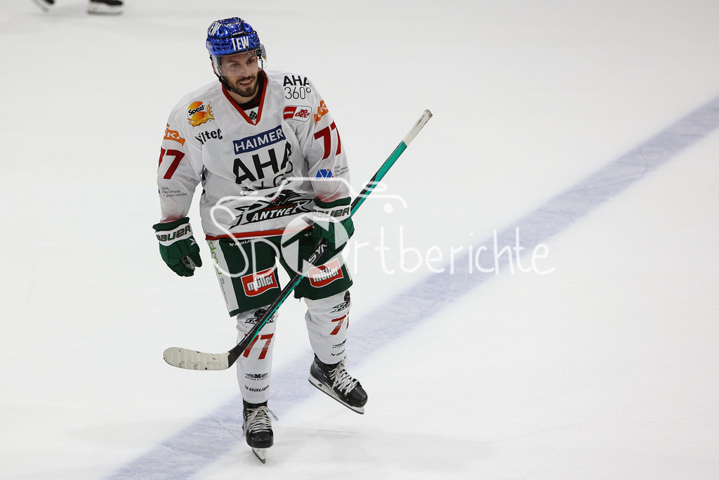 SC Langnau Tigers - Augsburger Panther | Luca TOSTO (AEV #77) jubelt nach seinem verwandelten Penalty
