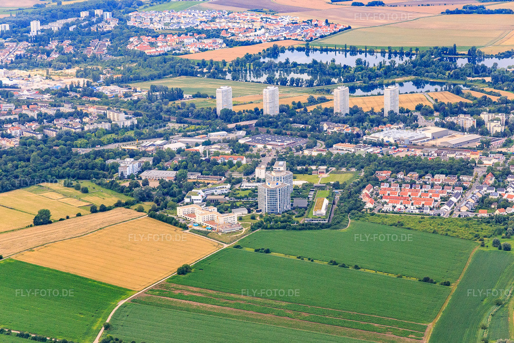 Luftbild: BG Klinik Ludwigshafen aus Süden im Ortsteil Oggersheim in Ludwigshafen im Bundesland Rheinland-Pfalz in Deutschland. Foto: IMG_091020.jpg vom 04.07.2016 durch Werner Riehm/FLY-FOTO.deLinkedin