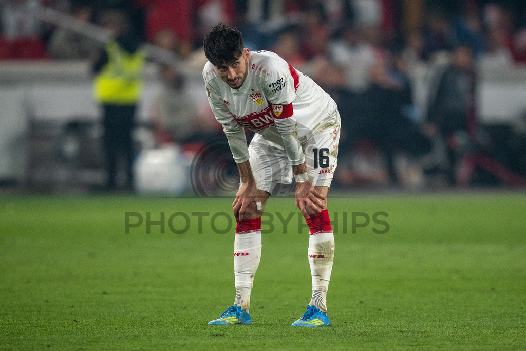 VfB Stuttgart vs. SC Freiburg, Fussball, DFB-Pokal, Halbfinale, 23.04.2026 | Atakan Karazor (VfB Stuttgart, #16),VfB Stuttgart vs. SC Freiburg, Fussball, DFB-Pokal, Halbfinale, 23.04.2026DFB regulations prohibit any use of photographs as image sequences and/or quasi-video