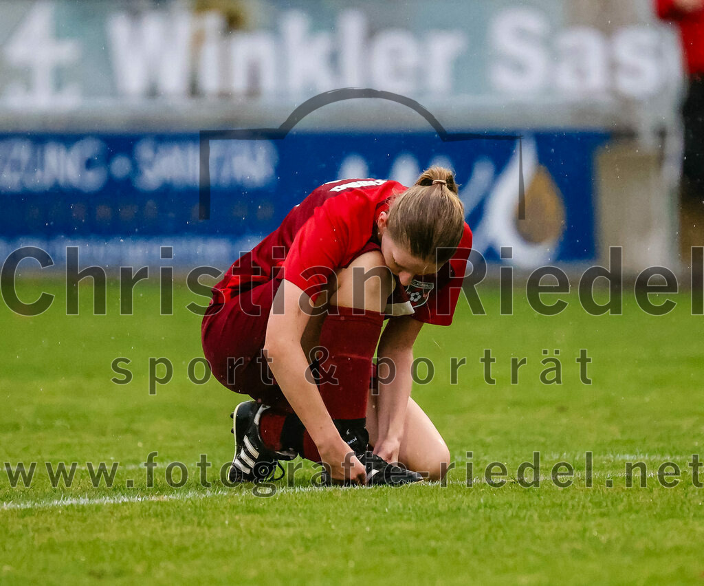2023-10-14_096_FC_Schwaig_gegen_SV_Schechen | Oberding, Deutschland, 14.10.2023:
Fußball, Bezirksliga 2023 / 2024, 6. Spieltag, FC Schwaig gegen SV Schechen, Endergebnis: 4:3

Marie Jell (FC Schwaig, #5)

Foto: Christian Riedel / fotografie-riedel.net