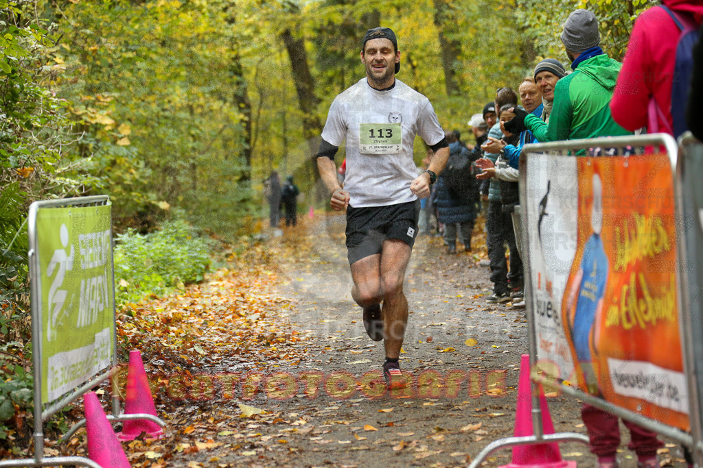 251026_1222_EX1_0180 | Sportfotografie im Rhein-Sieg Kreis, Köln, Bonn, NRW, Rheinland Pfalz, Hessen, etc. Unser Tätigkeitsfeld umfasst den Laufsport vom Volkslauf über den Marathon, Duathlon, Triathon bis zum Ultralauf wie Kölnpfad Ultra oder Schindertrail.