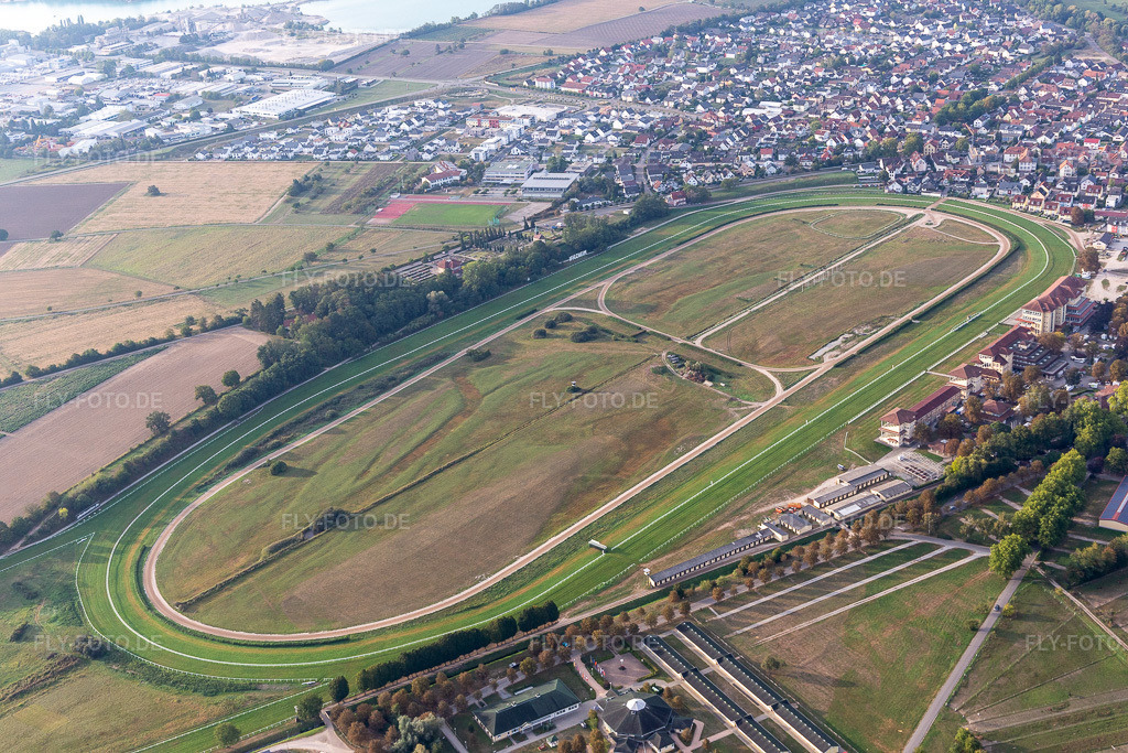 Luftbild: Rennstrecke der Rennbahn Iffezheim in Iffezheim im Bundesland Baden-Württemberg in Deutschland. Foto: IMG_008767.jpg vom 20.09.2020 durch Werner Riehm/FLY-FOTO.de