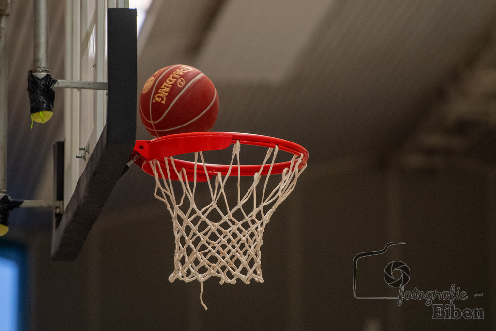 Baskets Juniors/TSG Westerstede-Rasta Vechta 3 | 1. Basketball-Regionalliga; Baskets Juniors/TSG Westerstede (gelb) - Rasta Vechta 3 (schwarz) am 18.01.2025 in Westerstede (Hössensporthalle), Photo: Philip Eiben 2025 - Realisiert mit Pictrs.com