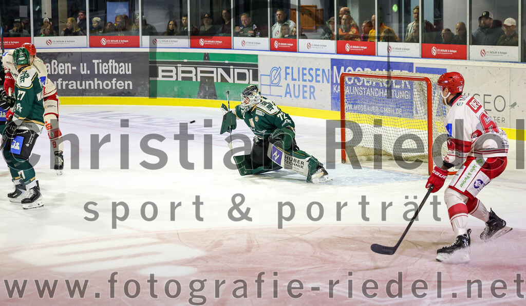 2025-09-12_021_TSV_Erding_gegen_EV_Landshut | Erding, Deutschland, 12.09.2025:Eishockey, Oberliga Süd 2025 / 2026, Testspiel, TSV Erding gegen EV Landshut, Endergebnis: 4:6Mark Waldhausen (Erding Gladiators, #27), Torwart David Zabolotny (Erding Gladiators, #72)Foto: Christian Riedel / fotografie-riedel.net