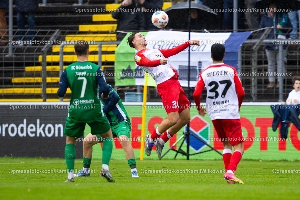 xKWIx26102501022 | 26.10.2025, xkwix, Fußball, Regionalliga West, FC Gütersloh - Sportfreunde Siegen, Ohlendorf Stadion im Heidewald: Dustin Willms (Sportfreunde Siegen #30) 