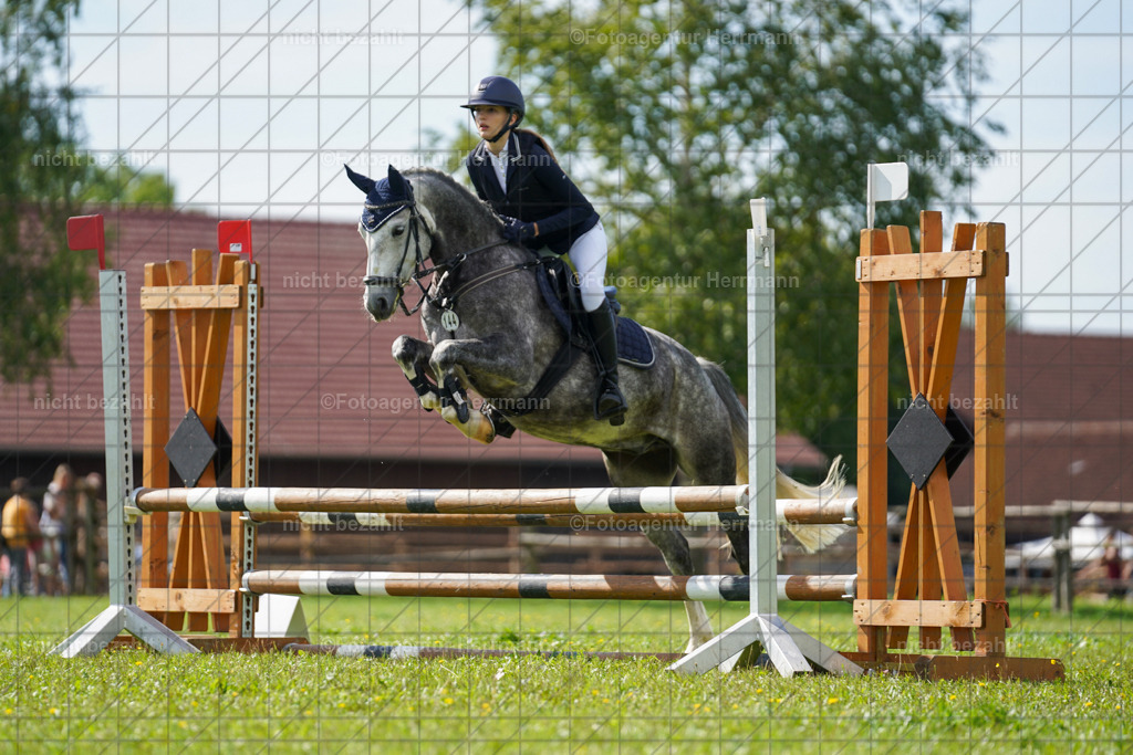 20230917-FAH09301 | Landsberg am Lech, 2023, Kaufbeuren, Kempten, Allgäu, Turnierfotografen Bayern, Fotoagentur Herrmann, Turnierbilder, Reitsport Fotos, Pferdefotograf, Augsburg, Bad Tölz, Dachau, Karlsfeld, Memmingen, Buchloe, Schwabmünchen