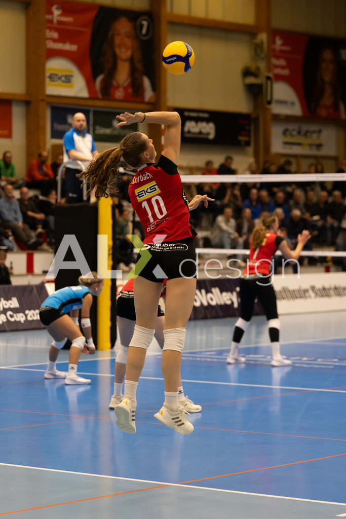 Volleyball I Frauen I Saison 2025-2026 I CEV Volleyball Challenge Cup 2026 | Women I 16th Finals I VC Kanti Schaffhausen - TJ Ostrava I 03.12.2025 | VC Kanti Schaffhausen - 10 Maelle Corbach (CH) – Diagonal - Realisiert mit Pictrs.com
