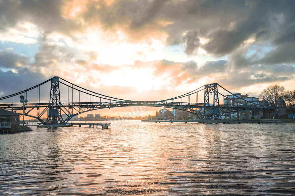 115 Wilhelmshaven KW-Brücke - 11-04-2023 -R Ganske Kopie | Onlineshop mit Bildern von Stränden, Häfen und Meer. Leinwände, Poster, Kalender und andere Materialien erhältlich. Kommerzielle Lizenzen möglich.  - Realisiert mit Pictrs.com