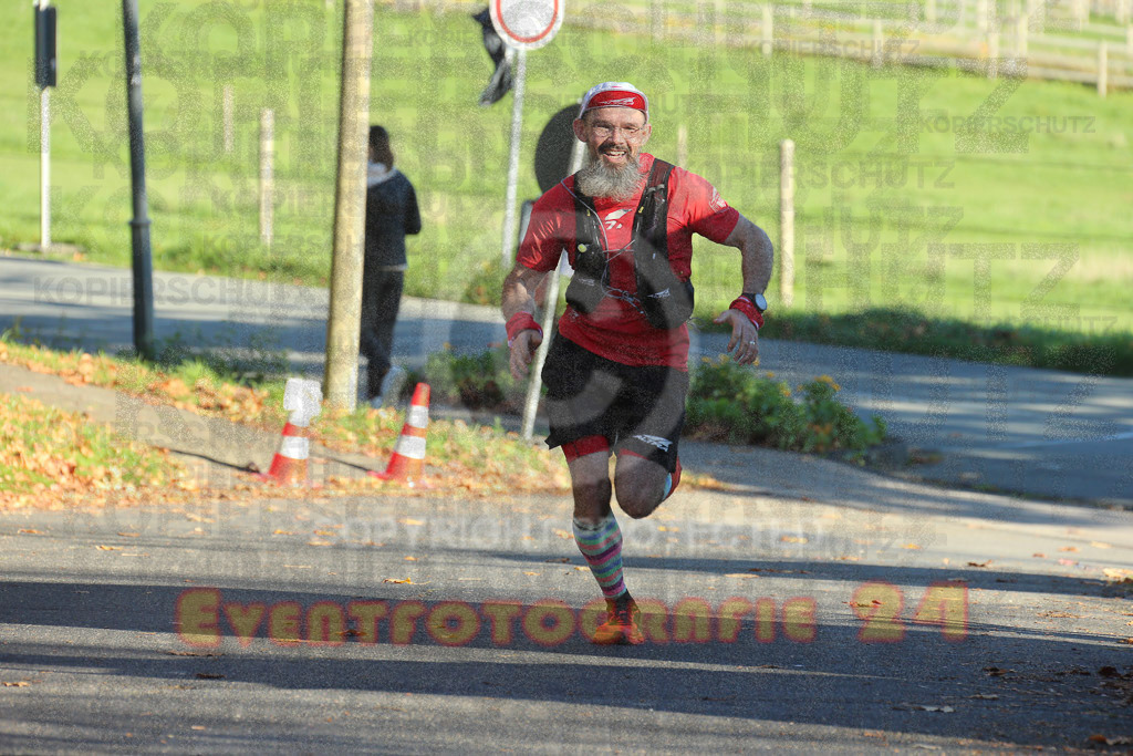 221113_1258_EX1_9349 | Sportfotografie im Rhein-Sieg Kreis, Köln, Bonn, NRW, Rheinland Pfalz, Hessen, etc. Unser Tätigkeitsfeld umfasst den Laufsport vom Volkslauf über den Marathon, Duathlon, Triathon bis zum Ultralauf wie Kölnpfad Ultra oder Schindertrail.