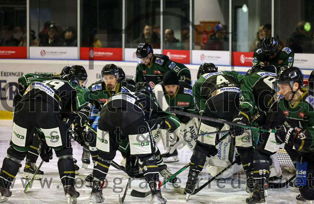 2022-12-23_005_TSV_Erding_gegen_EA_Schongau | Erding, Deutschland, 23.12.2022:
Eishockey, Bayernliga 2022 / 2023, 22. Spieltag, TSV Erding gegen EA Schongau, Endergebnis: 

Foto: Christian Riedel / fotografie-riedel.net