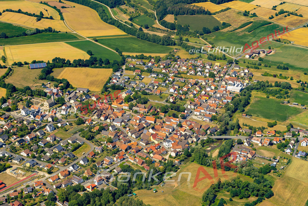 hallerndorf-luftbild-2022-6164 | Aktuelles Luftbild von  Hallerndorf - Die Luftaufnahme wurde 2022 mittels UL-Flugzeug erstellt ( keine Drohne ) - hochauflösende Kamera-Systeme von  Canon -
Beste Qualität - Für grossformatige Ausdrucke geeignet. Die Geschenkidee !