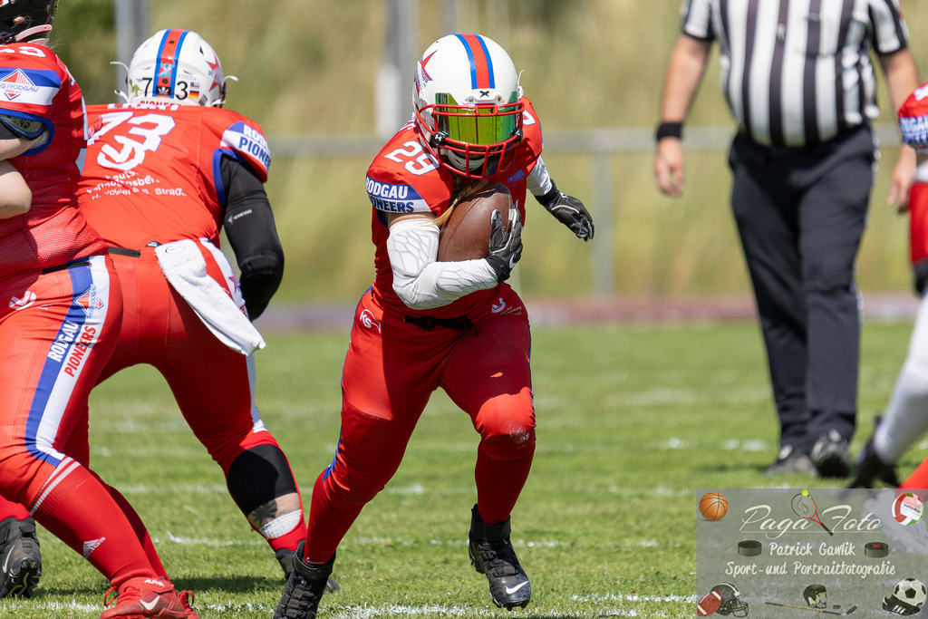 GFLW 1: German Football League Women 1: Rodgau Pioneers Ladies - Stuttgart Scorpions Sisters, 07.06.2026 | Alena Lins (Rodgau Pioneers Ladies #29) läuft den Ball, Rodgau Pioneers Ladies - Stuttgart Scorpions Sisters, Rodgau, Maingau-Energie-Stadion "Am Weichsee", 7.6.2026 - Realisiert mit Pictrs.com