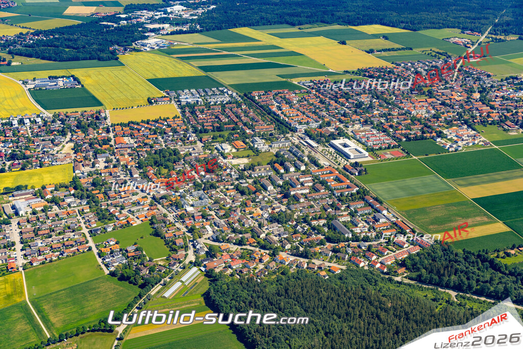 Aktuelles Luftbild von Höhenkirchen Höhenkirchen-Siegertsbrunn - Die Luftaufnahme wurde 2022 mittels UL-Flugzeug erstellt ( keine Drohne ) - hochauflösende Kamera-Systeme von  Canon -Beste Qualität - Für grossformatige Ausdrucke geeignet. Die Geschenkidee !