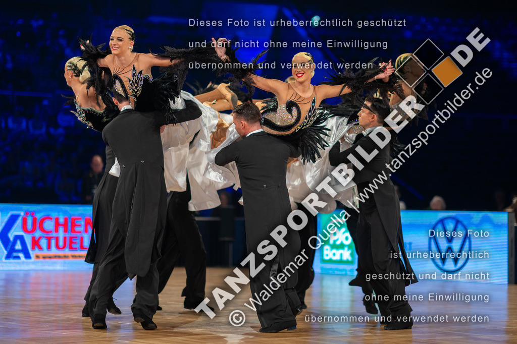 20251206-02760 | Hier finden Sie Tanz Bilder vom Latein und Standard Formationen tanzen. Sportbilder vom Tanzsport. Schöne Fotos und von Weltmeisterschaft, Europameisterschaft, Bundesliga, Regionalliga, Oberliga und Landesliga sowie von GOC Stuttgart, DanceComp, WM Bremen