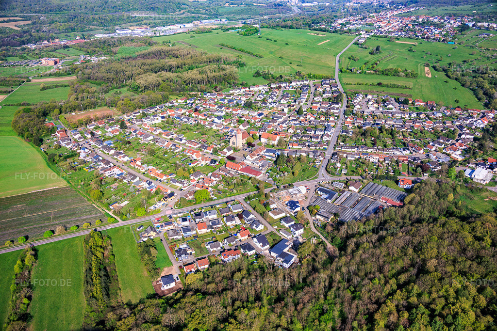 Luftbild: Ortsansicht von Süden im Ortsteil Sitterswald in Kleinblittersdorf im Bundesland Saarland in Deutschland.Foto: IMG_154952.jpg vom 18.04.2026 durch Werner Riehm/FLY-FOTO.deAuflösung des Originals: 6000 x 4000 px