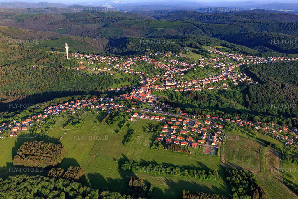 Vue aérienne: Vue de la ville depuis le nord à Goetzenbruck dans le département Moselle, France.Photo: IMG_107259.jpg prise le 18/05/2018 par Werner Riehm/FLY-FOTO.euRésolution de l'original: 5472 x 3648 px