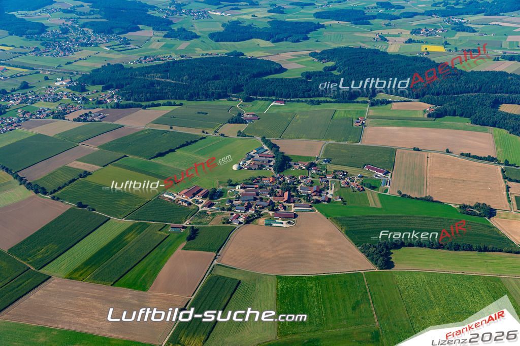 Aktuelles Luftbild von Faustendorf Arnschwang Kauf mit Lizenz / Bildrechten möglich- Die Luftaufnahme wurde 2021 mittels UL-Flugzeug erstellt ( keine Drohne ) - hochauflösende Kamera-Systeme von  Canon -Beste Qualität - Für grossformatige Ausdrucke geeignet. Die Geschenkidee !