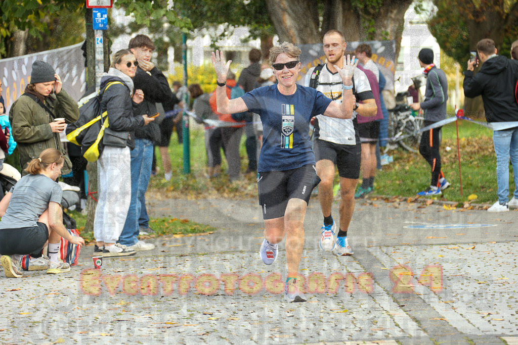 241020_1108_EX1_1165 | Sportfotografie im Rhein-Sieg Kreis, Köln, Bonn, NRW, Rheinland Pfalz, Hessen, etc. Unser Tätigkeitsfeld umfasst den Laufsport vom Volkslauf über den Marathon, Duathlon, Triathon bis zum Ultralauf wie Kölnpfad Ultra oder Schindertrail.