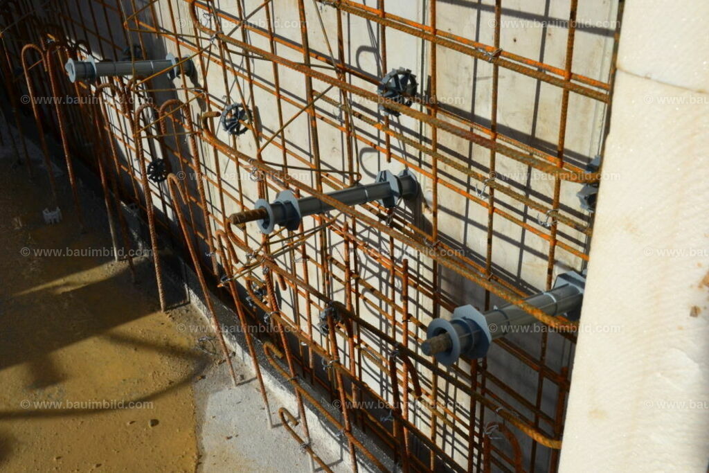 bib-lg04-betonarbeiten-0600 | Nach LV-Leistungsgruppen sortierte Detailfotos über den Bau eines Hauses. Alle Hausbau-Bilder direkt vom Urheber und Autor der Website Haus-Selber-Bauen.com