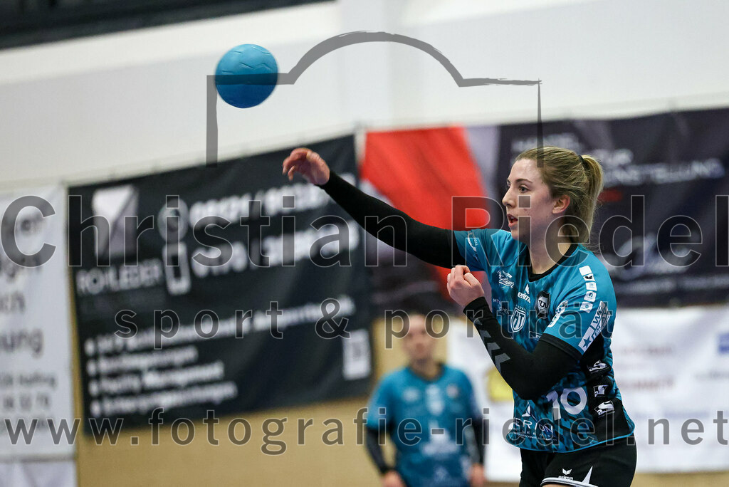 2022-11-27_120_SV_Anzing_gegen_HT_Muenchen_II | Anzing, Deutschland, 27.11.2022:
Handball, Bezirksliga 2022 / 2023, 7. Spieltag, SV Anzing gegen HT München II, Endergebnis: 28:32

Helenea Klingshirn (HT München, #10)

Foto: Christian Riedel / fotografie-riedel.net